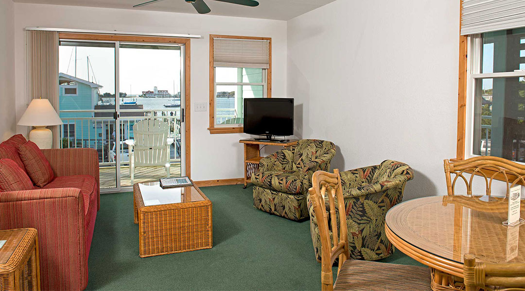 Suite208LR